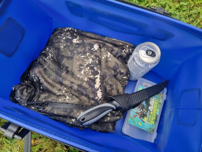 WASSERDICHTE TASCHE & FILETIER-MESSER: Dieses Set braucht jeder Angler! – Bild 4